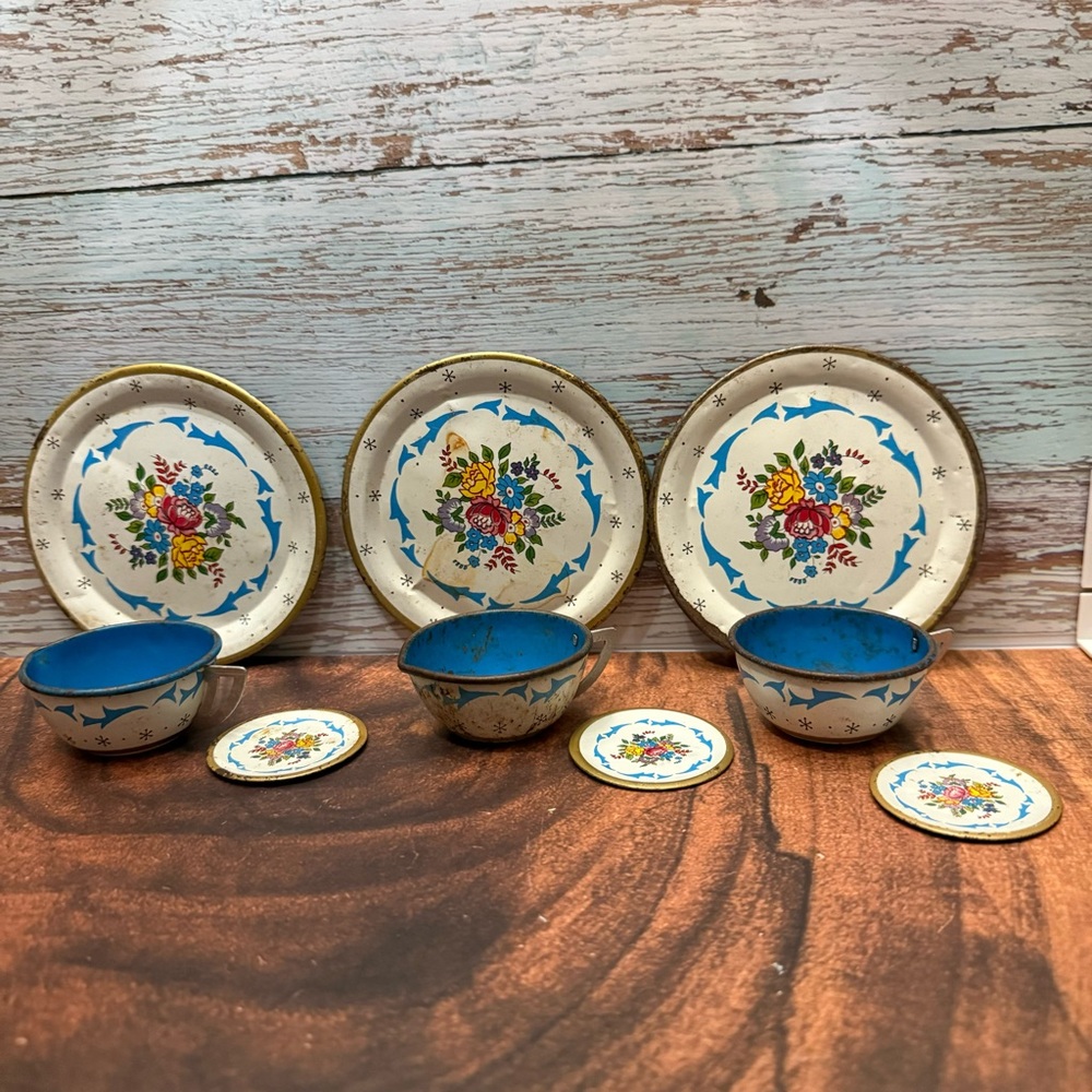 Vintage Ohio Art Co. Tin Litho Childs Metal Tin Dishes 9 pcs.  gold blue floral